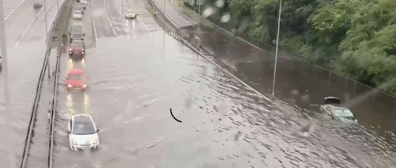 Wanstead Flood Chaos: Families Trapped in 4-Foot Water as Police Declare Major Incident