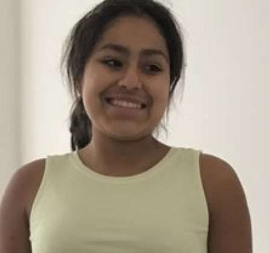 Ninna Chaska  was last seen wearing a pink, blue and yellow T-shirt with ‘1973’ on it, grey shorts, black and blue sandals