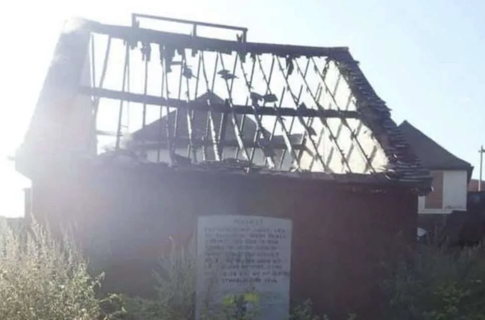 Dagenham Blaze Destroys Abandoned Pub Outbuilding – Firefighters Stop Flames Spreading