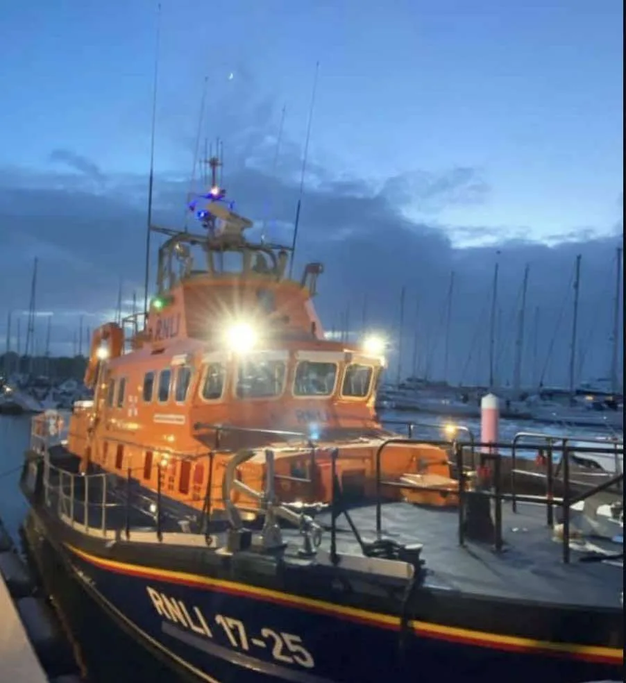 Yarmouth RNLI Rescue Two Yachts Tangled in Midnight Newtown Creek Drama