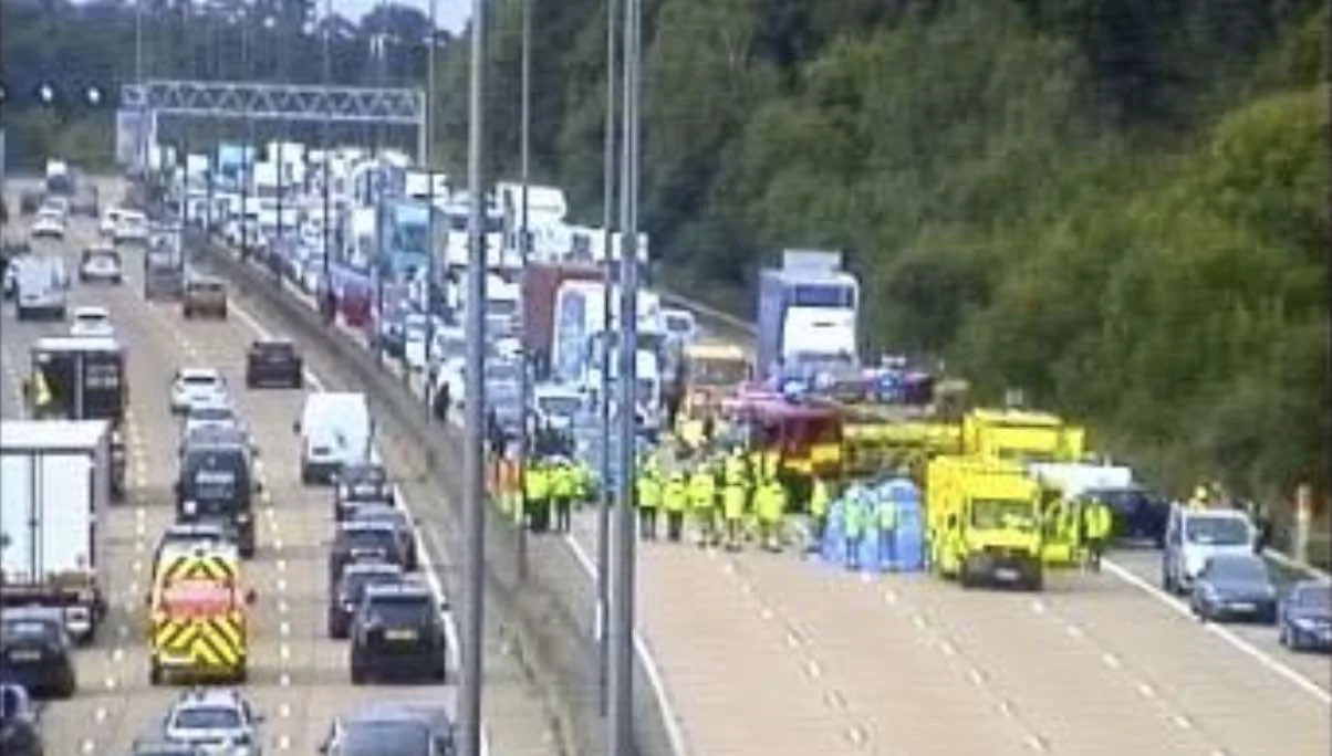 M25 Anticlockwise Closed After Multi-Car Crash Near A3 – Helimed Scrambles, Major Delays Expected