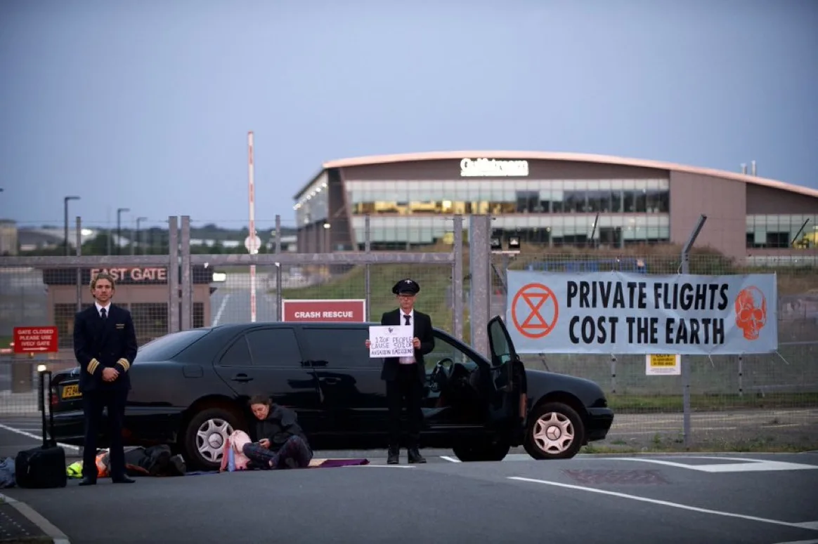 Climate Rebels Block Farnborough Airport in Private Jet Protest Against Elite Emissions
