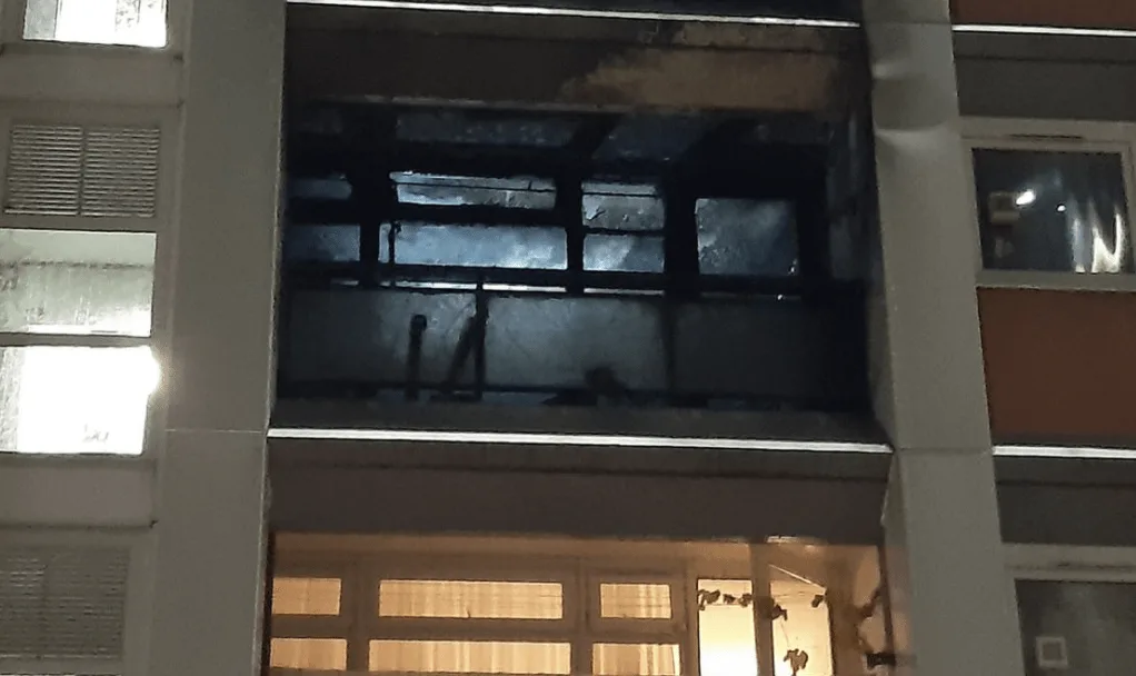 Six fire engines and around 40 firefighters have tackled a flat blaze on Coopersale Close in Woodford Green