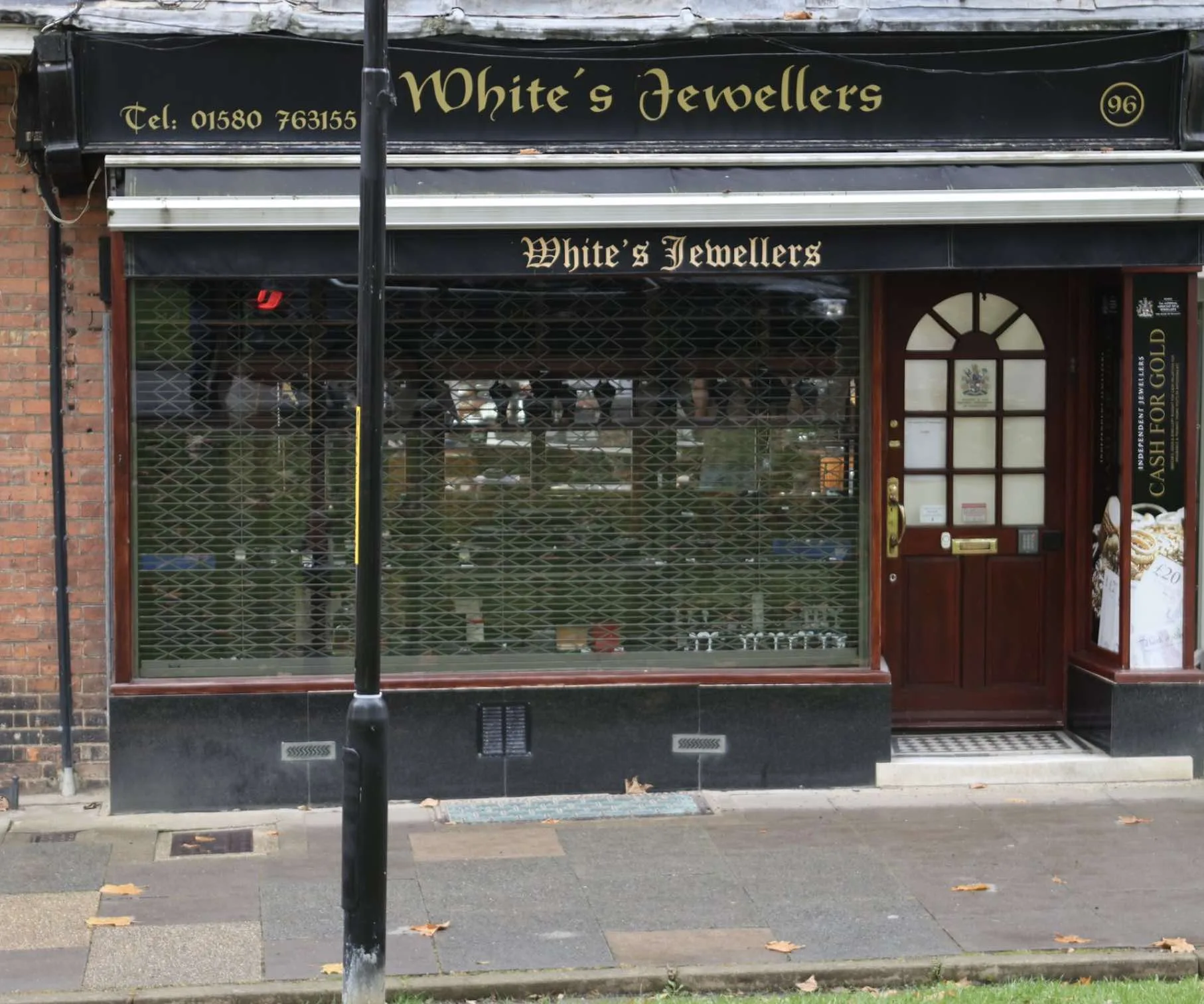Tenterden Jewellery Smash-and-Grab: Police Hunt Four Masked Men After Mercedes Ram Raid