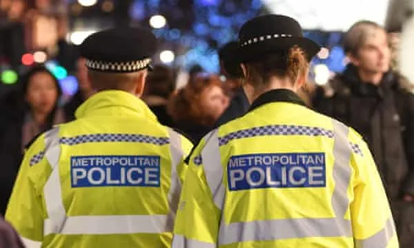 Knife Panic on Oxford Street: Shop Evacuated as Police Hunt Armed Man