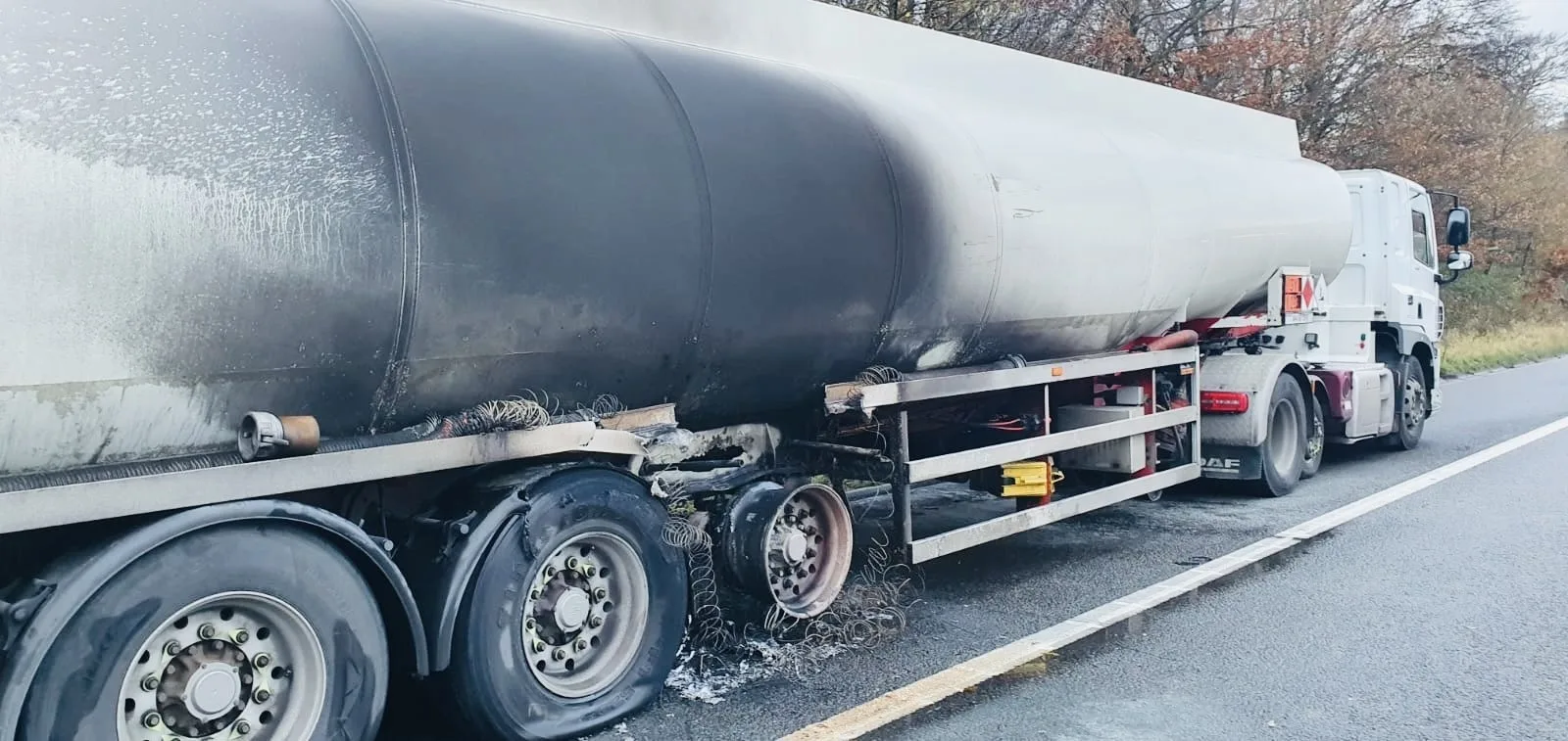 Fuel Tanker Blaze on M3 Near Fleet Sparks Rush Hour Chaos – Quick-Thinking Fire Crews Prevent Disaster