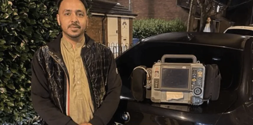 Hero Saves Lives: Stolen Oldham Defibrillator Found by Roadside and Returned Thanks to Quick-Thinking Local