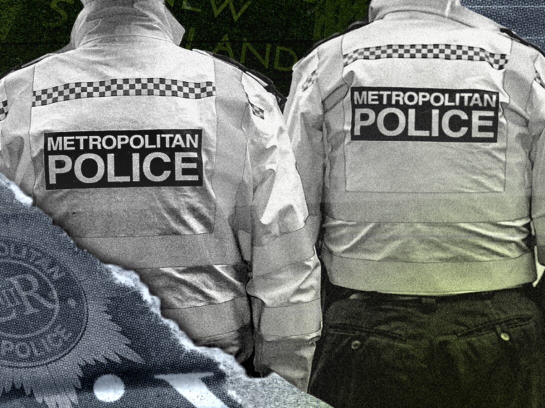 A Met Police officer arranged to meet a 15-year-old girl in a park where he put his arm round her, a court has heard