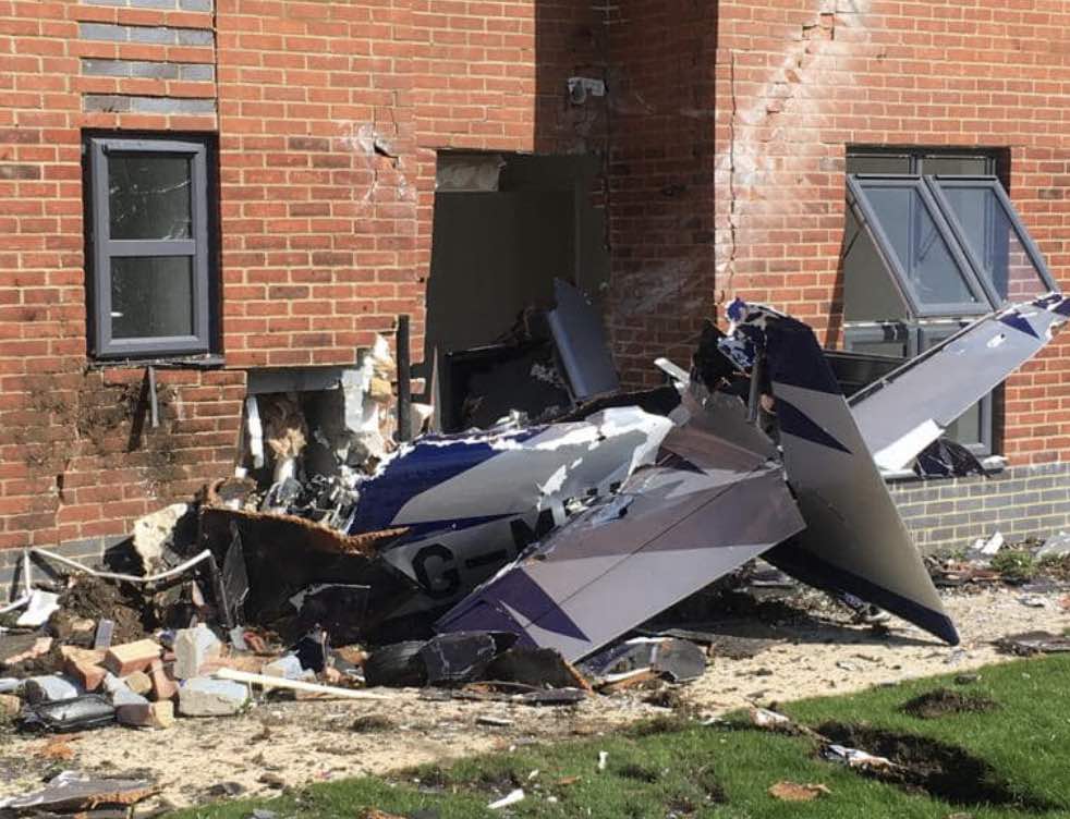 Light aircraft crashes into Bicester block of flats