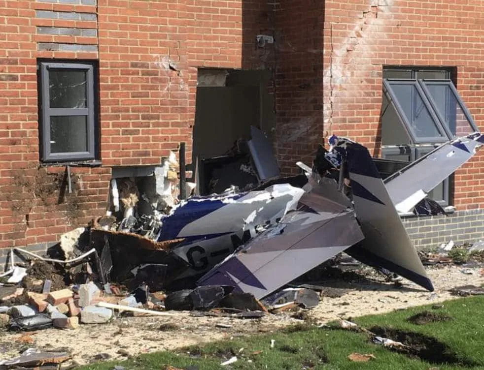 Light Aircraft Crashes into Empty Bicester Flats – Pilot Hospitalised, No Other Injuries