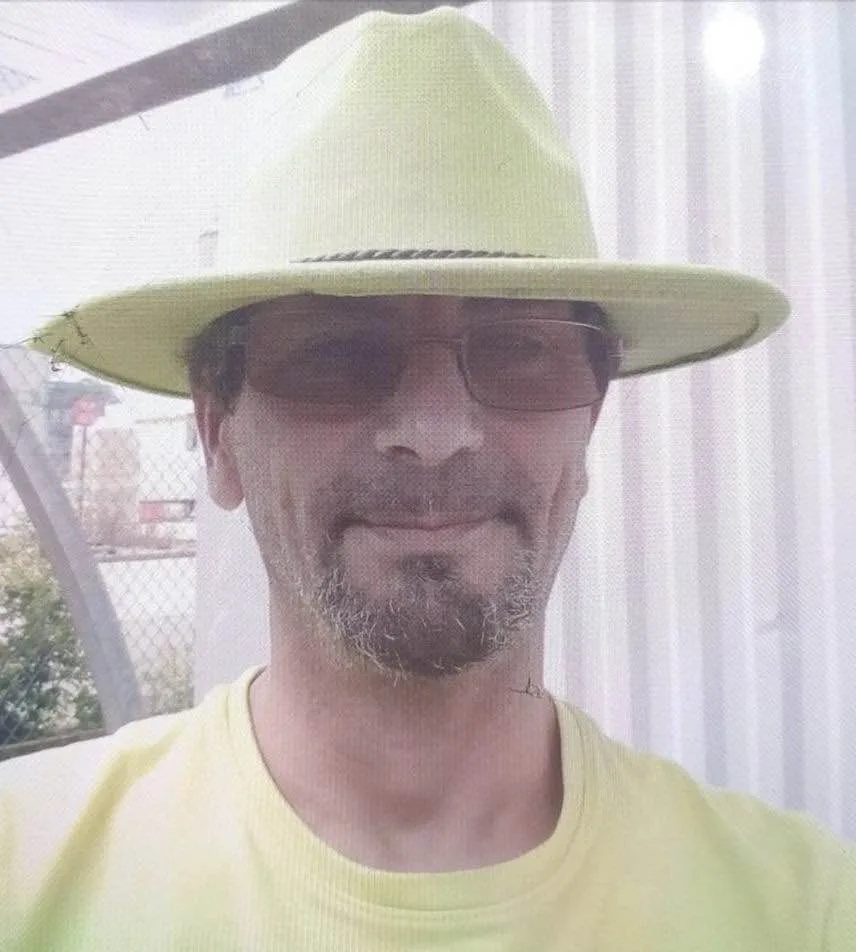 Missing Man with Bright Hat Vanishes in Sussex – Police Urge Public to Help Find Crawley Man Last Seen April 3