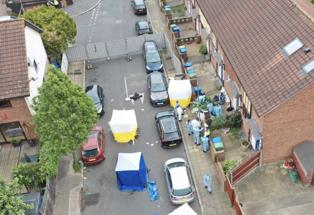 Bermondsey Horror: Four Family Members Stabbed to Death in South East London Home as Suspect Held in Hospital