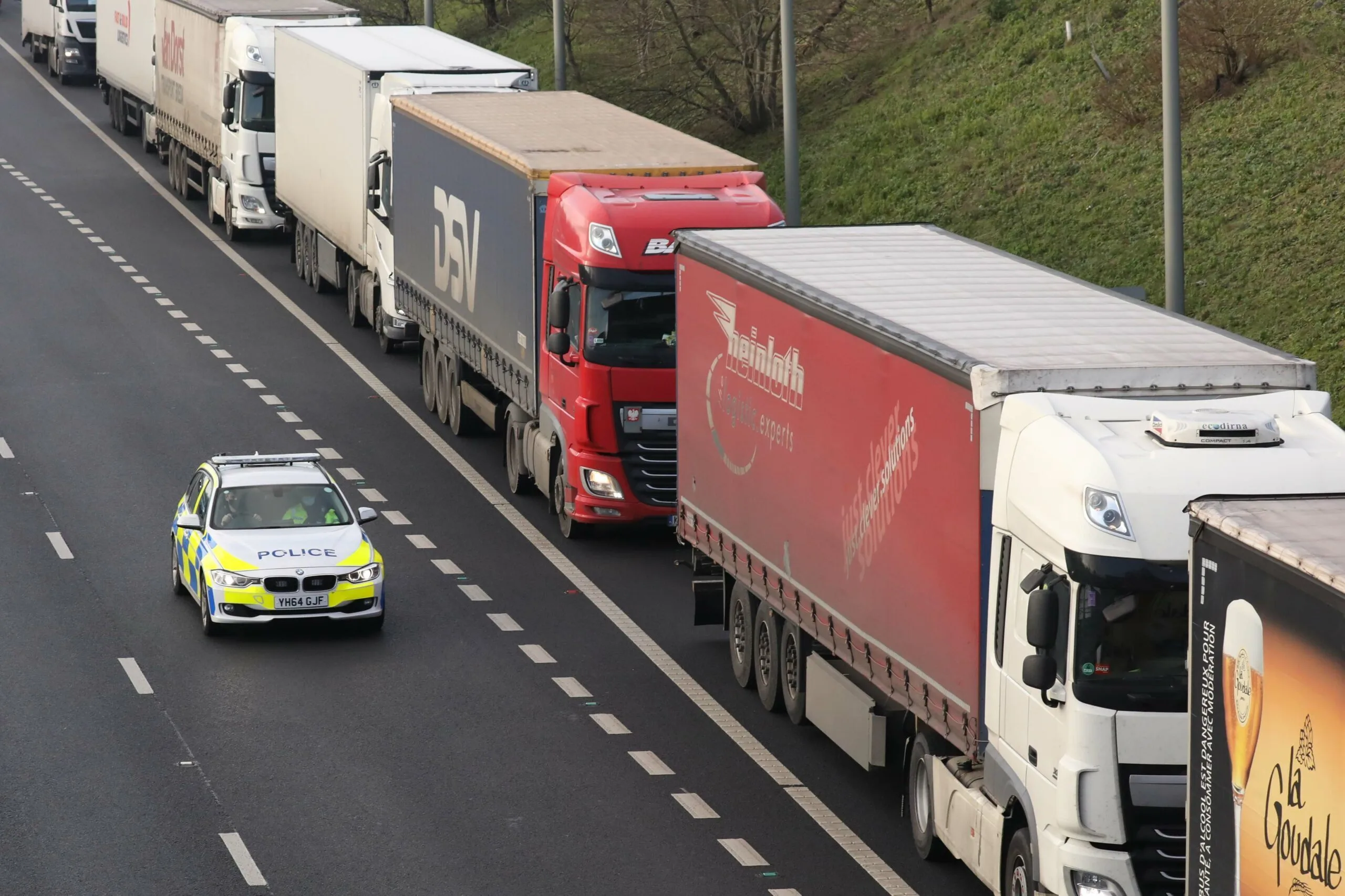 M20 Operation Brock Stays Until After Jubilee Amid Ferry Delays and Football Traffic Surge