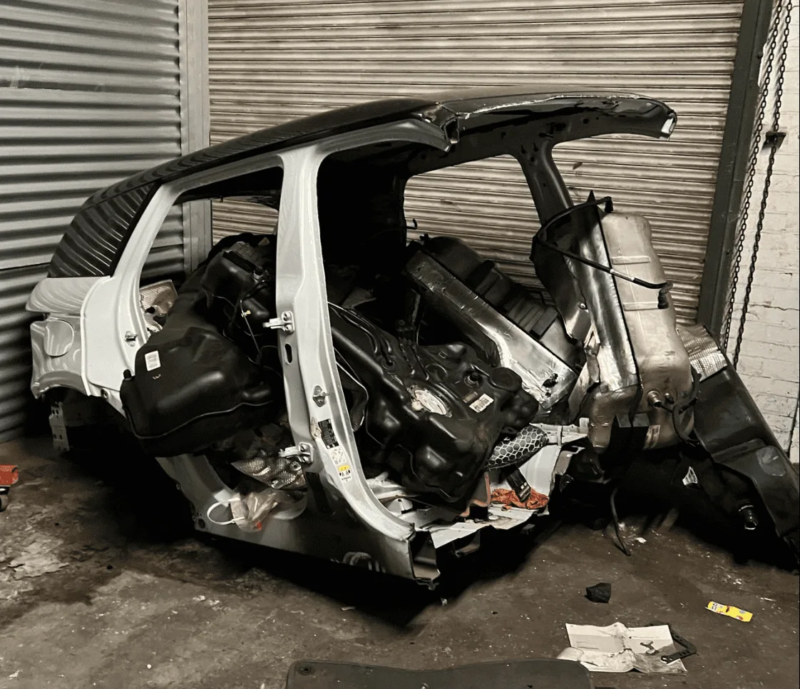 Erith chop shop discovered in a Police raid