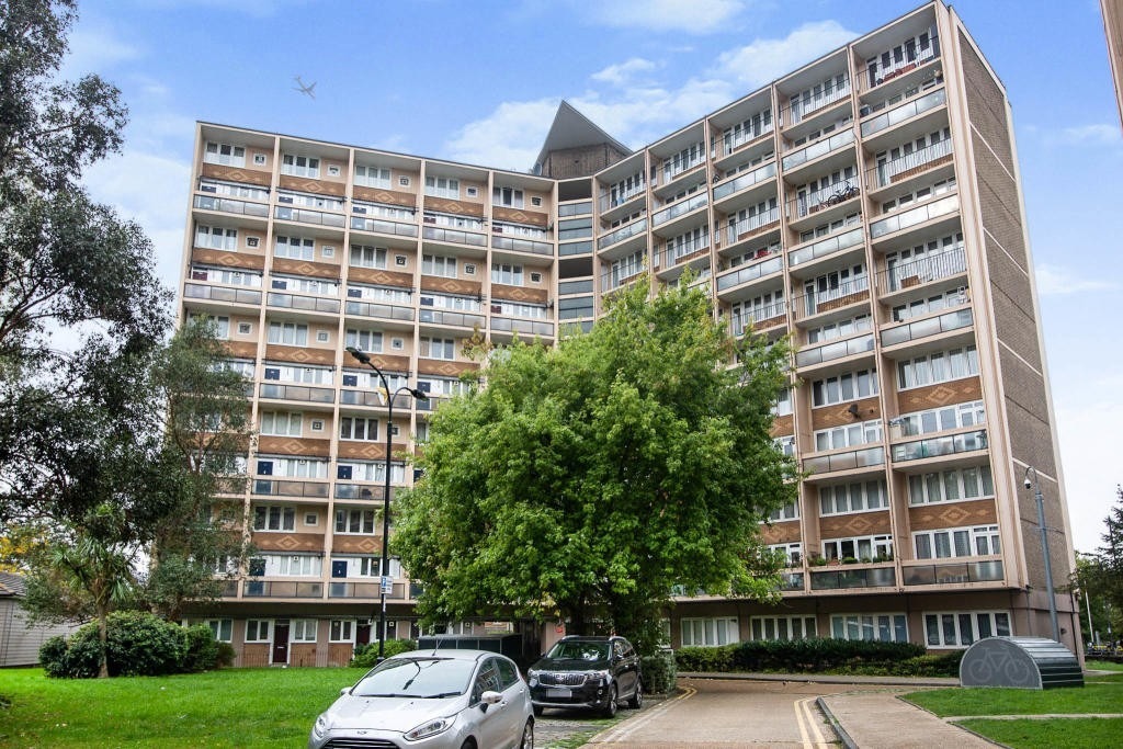 Man Dies After Fatal Fall from Earls Court Tower Block – Police Investigate Incident