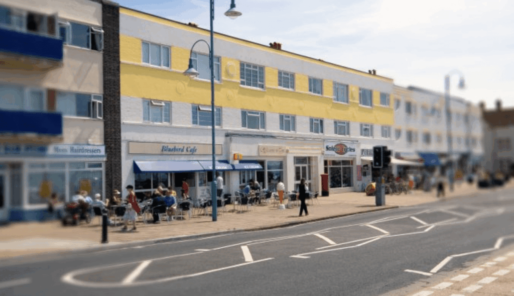 Knife-Wielding Duo Attempt Teen Car Abduction in Lee-on-the-Solent – Police Hunt Masked Attackers