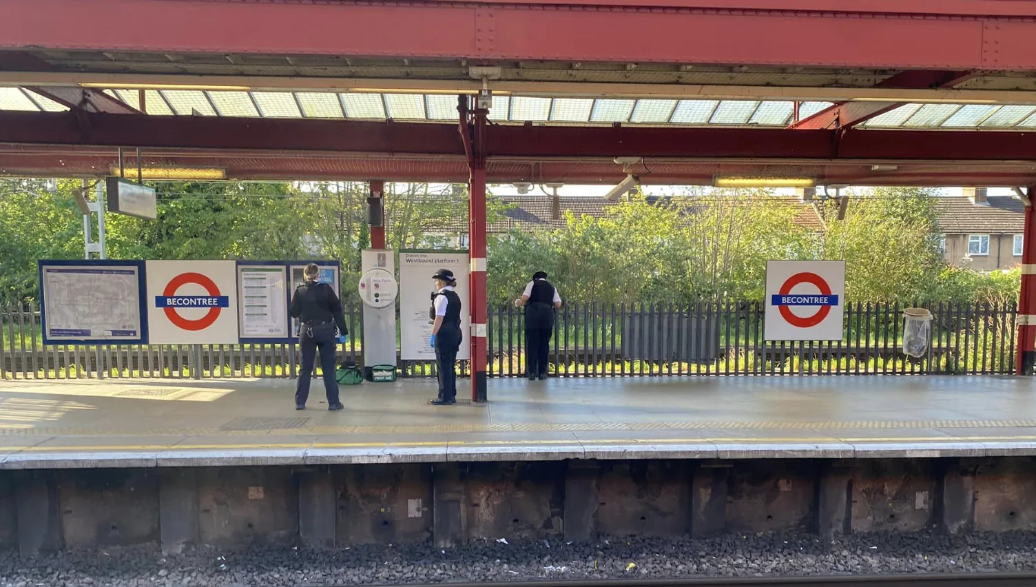 Becontree Station Reopens After Sudden Police Closure, Commuters Urged to Find Alternatives