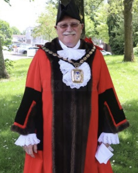 Peter Wade Returns as Havant’s 50th Mayor, Champions Havant Men’s Shed Charity