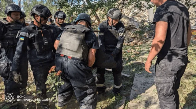 Russian Missile Kills 9, Injures 29 in Devastating Kryvyi Rih Apartment Strike