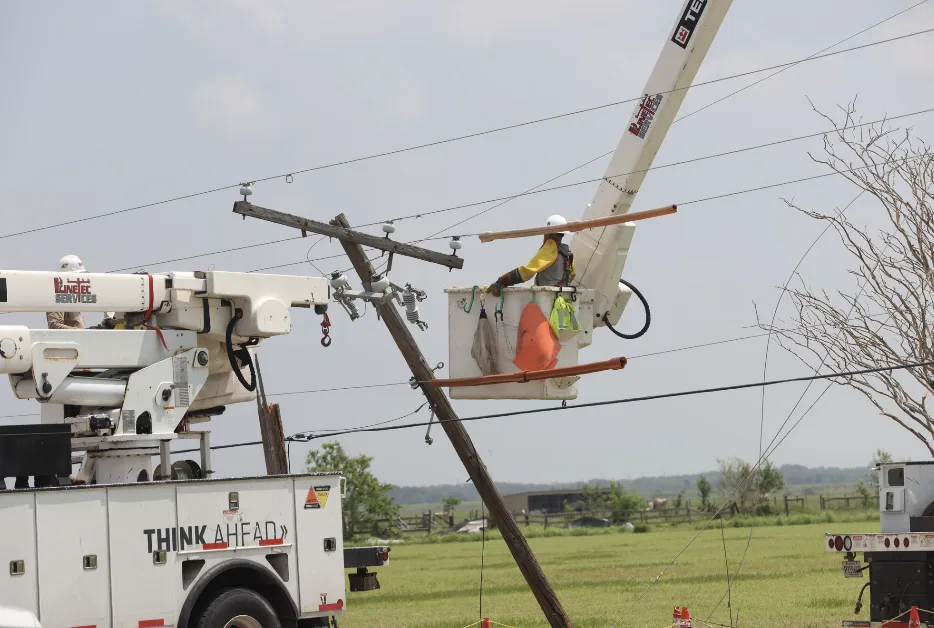 Houston Boils as 1 Million Still Powerless Days After Hurricane Beryl – CentrePoint Energy Under Fire