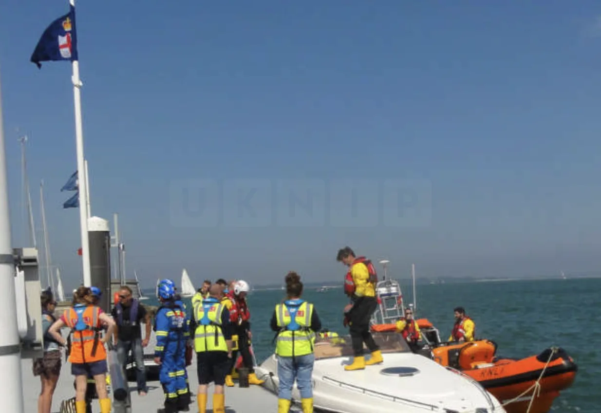 Cowes RNLI Lifeboat Swiftly Rescues Motor Cruiser After Electrical Fire Near East Bramble Buoy