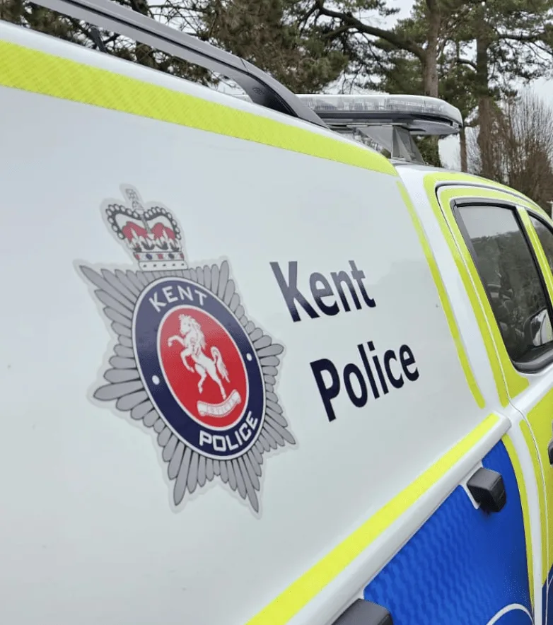 Uninsured No-Plate Car Sparks Police Raids in Greenhithe – Drugs, Guns Seized and Five Arrested