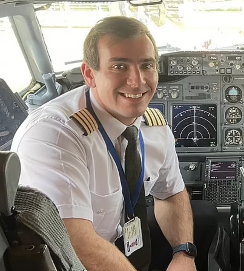 Ryanair Pilots Die in M62 Crash: Families Launch £37k Scholarship to Honour Aviation Heroes