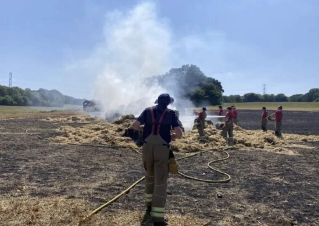 Huge Hay Fire Rips Through Orpington Fields – 25 Firefighters Battle Blaze Amid Heatwave Warning