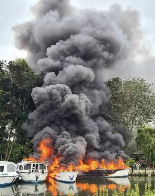 Inferno on Norfolk Broads: Three Boats Destroyed in Hoveton Blaze as Firefighters Battle Thick Smoke