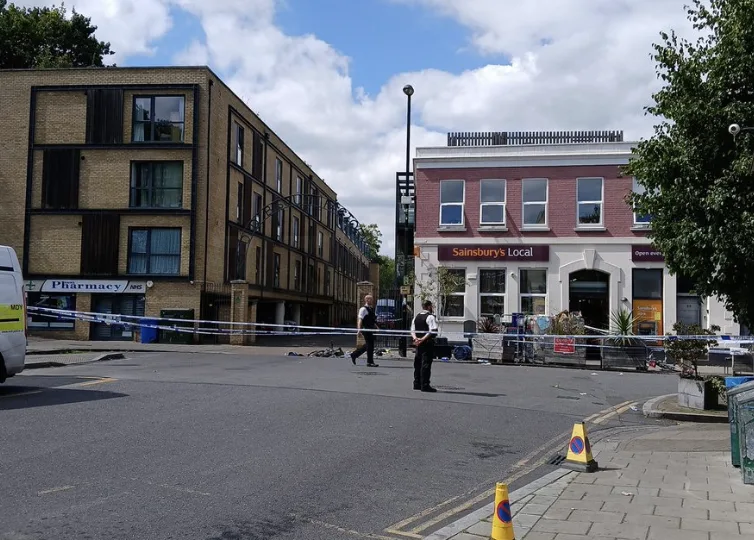 Teen Stabbed in Hither Green Park – Manhunt Launched After Hospital Attack