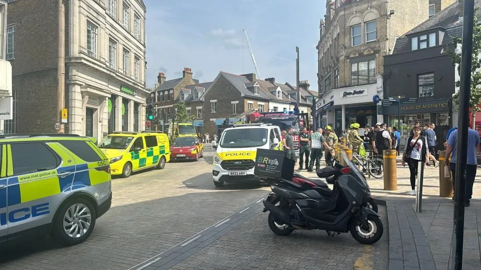 Bromley’s Glades Shopping Centre Reopens After Bomb Scare Evacuation Ends Safely