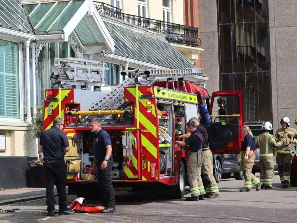 Fire Breaks Out at Brighton’s Grand Hotel: Guests Evacuated as Blaze Hits Historic Seafront Landmark