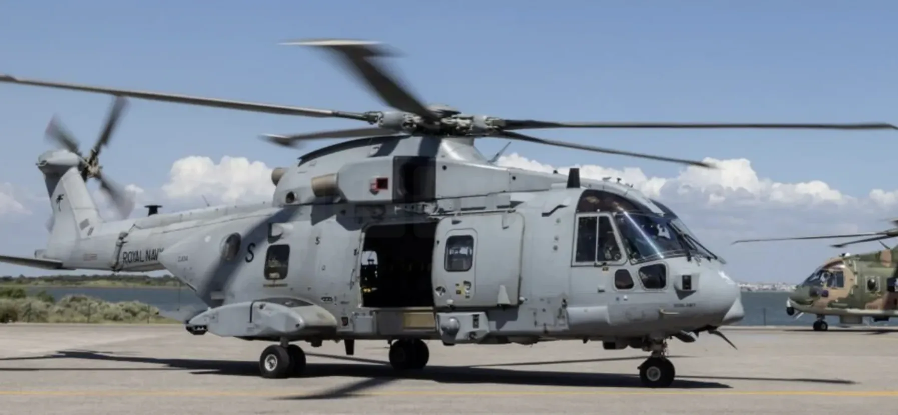 Tragic Crash: Royal Navy Merlin Mk4 Helicopter Ditches in English Channel – One Dead in HMS Queen Elizabeth Training Exercise