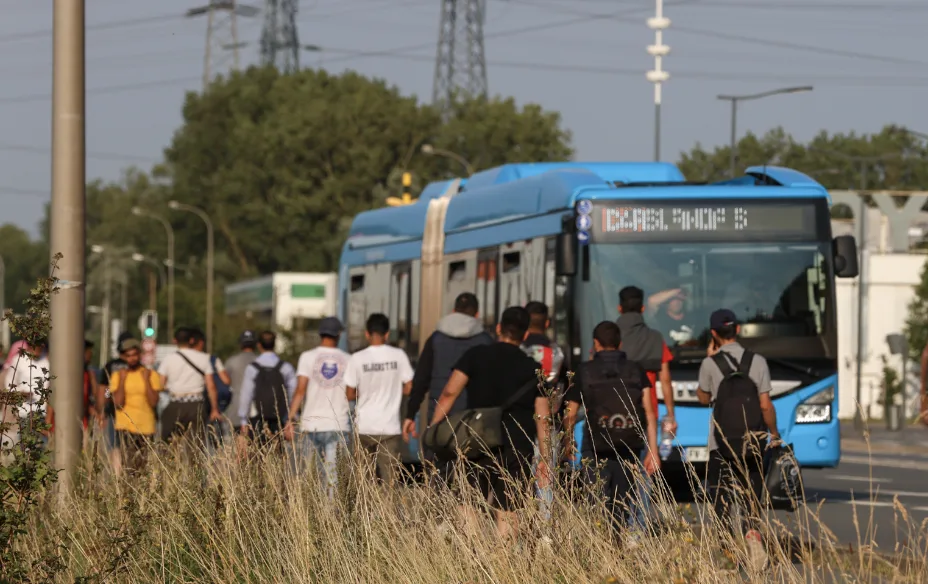 307 Migrants Cross Channel in Winter Chaos as Three Found Dead – UK Warns of Deadly Risk