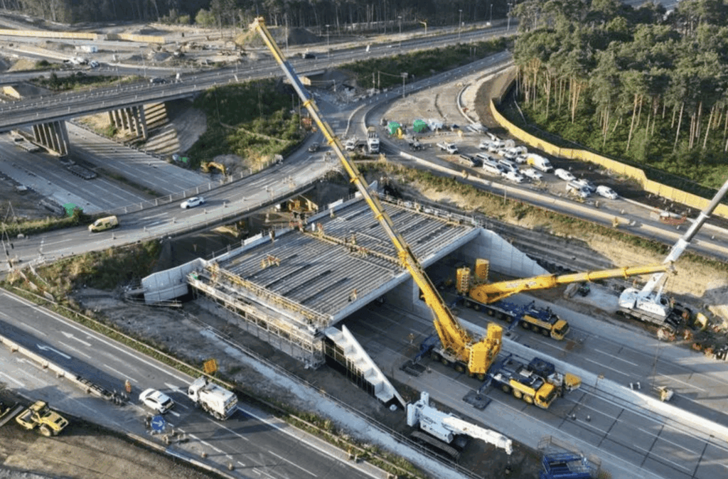 M25 FULL Weekend Shutdown from J10 to J11 for Major Bridge Demolition – Diversions and Delays Ahead!