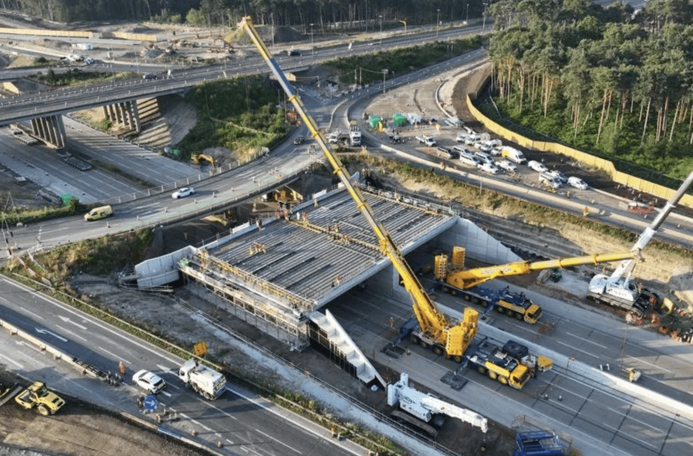 M25 FULL Weekend Shutdown from J10 to J11 for Major Bridge Demolition – Diversions and Delays Ahead!