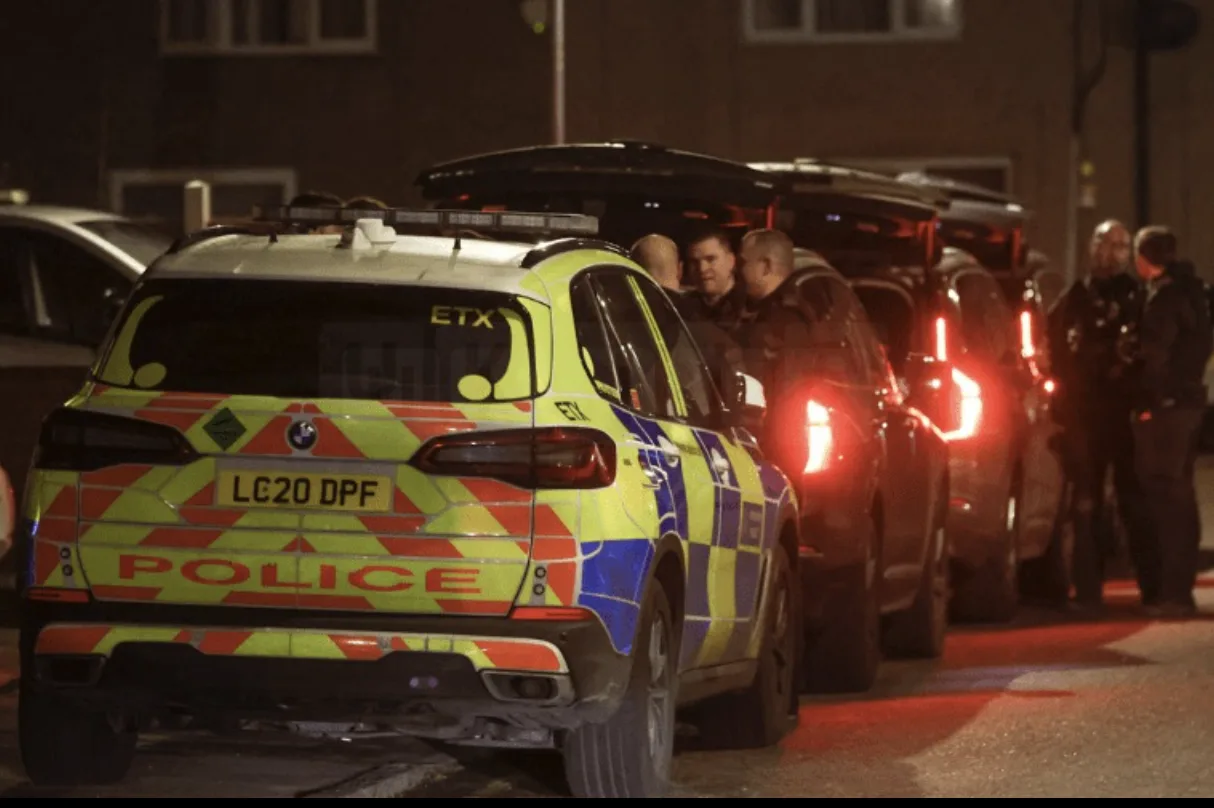 Man Shot in New Addington as Police Launch Hunt for Two Armed Suspects