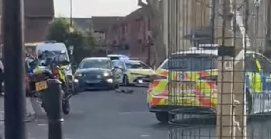 Police Incident in Alpha Grove, Isle of Dogs – Moped Rider Injured in Crash During Pursuit