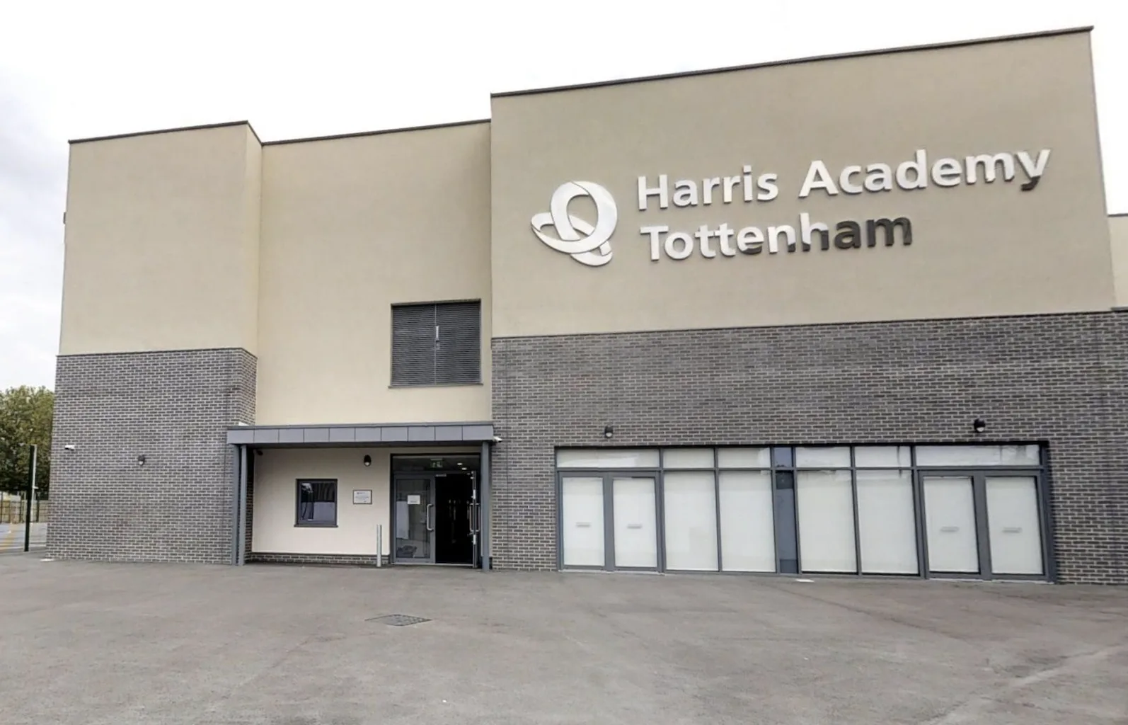 Knife Scare Outside Harris Academy Tottenham Sparks Police Rush and Parental Alarm