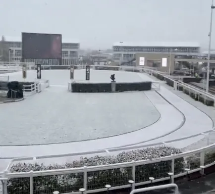 Snowstorm Smashes Cheltenham Racecourse Hours Before Festival Starts