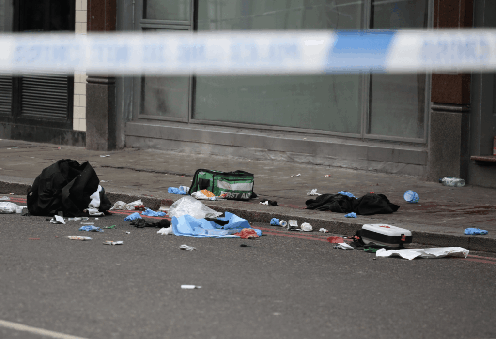 Major Police Incident in Shoreditch after Armed police called to Be at One Bar in Old Street London