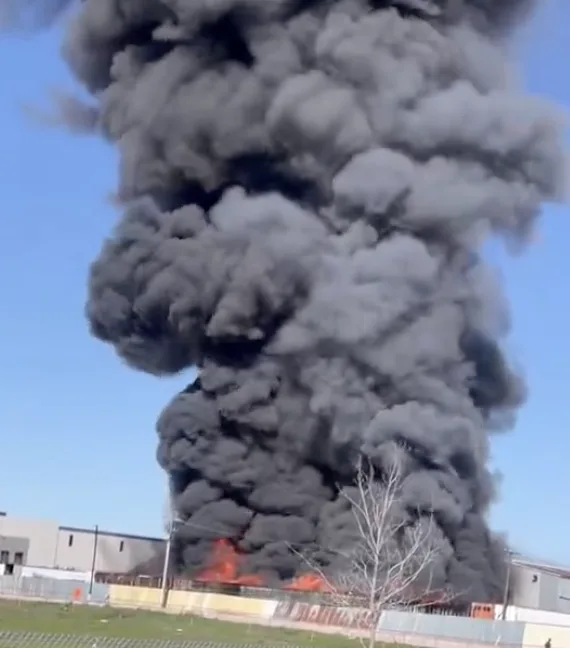Massive Fire Rips Through West Dallas Recycling Plant – No Injuries Reported