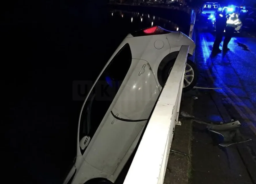 Uninsured Drink-Driver Crashes into Cambridge Riverside, Banned for 14 Months