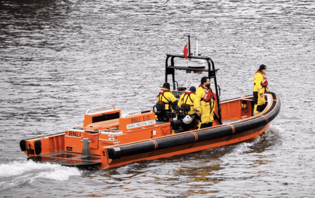 Major Search Operation After Child Falls into River Thames Near Woolwich