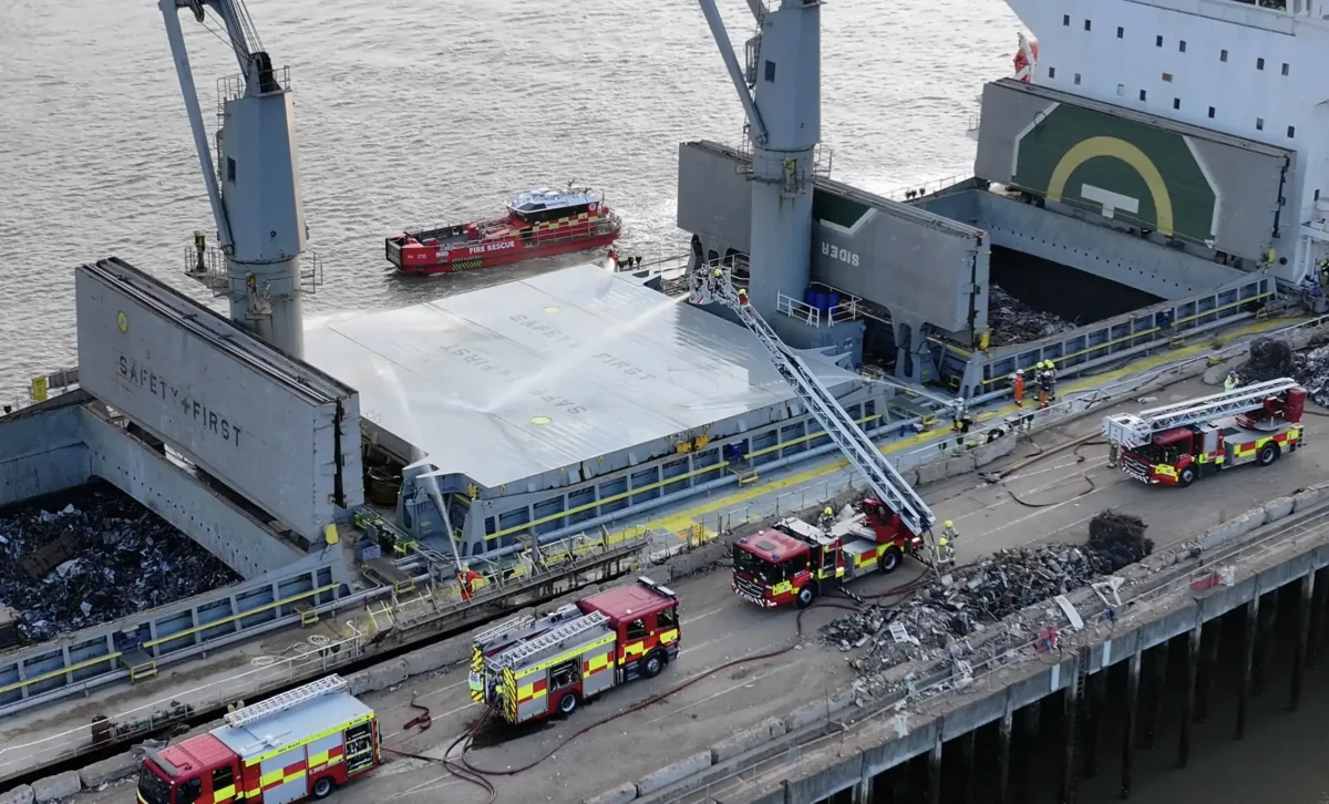 Blaze Aboard Bulk Carrier SIDER OLYMPIA Sparks Major Firefighting Operation on Thames at Gravesend