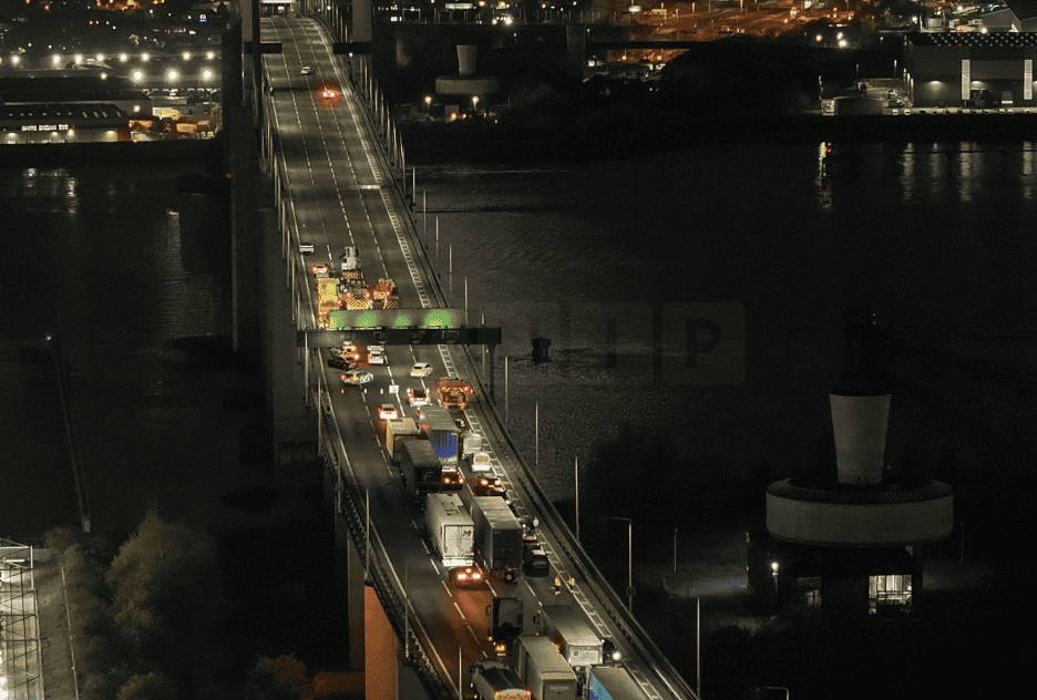 Major Disruption on M25 as Police Incident Forces QE2 Bridge Closure