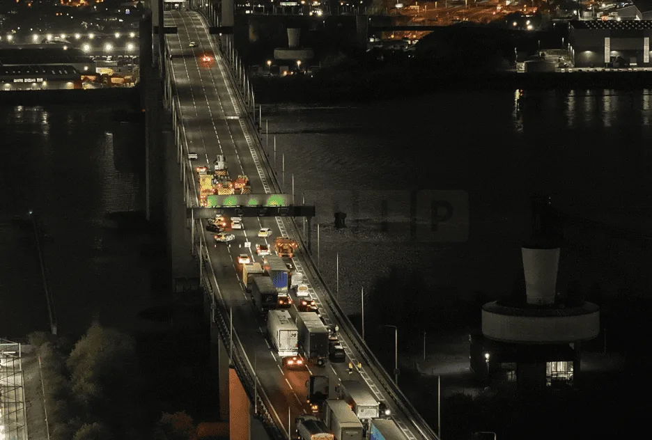 QE2 Bridge Shut on M25 Dartford Crossing as Police Incident Sparks Major Chaos and Tunnel Diversions