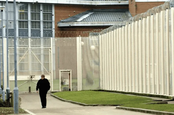 Tommy Robinson’s Prison Privileges Scrapped After Jihadist Gang Transfer Sparks Regime Suspension at HMP Woodhill