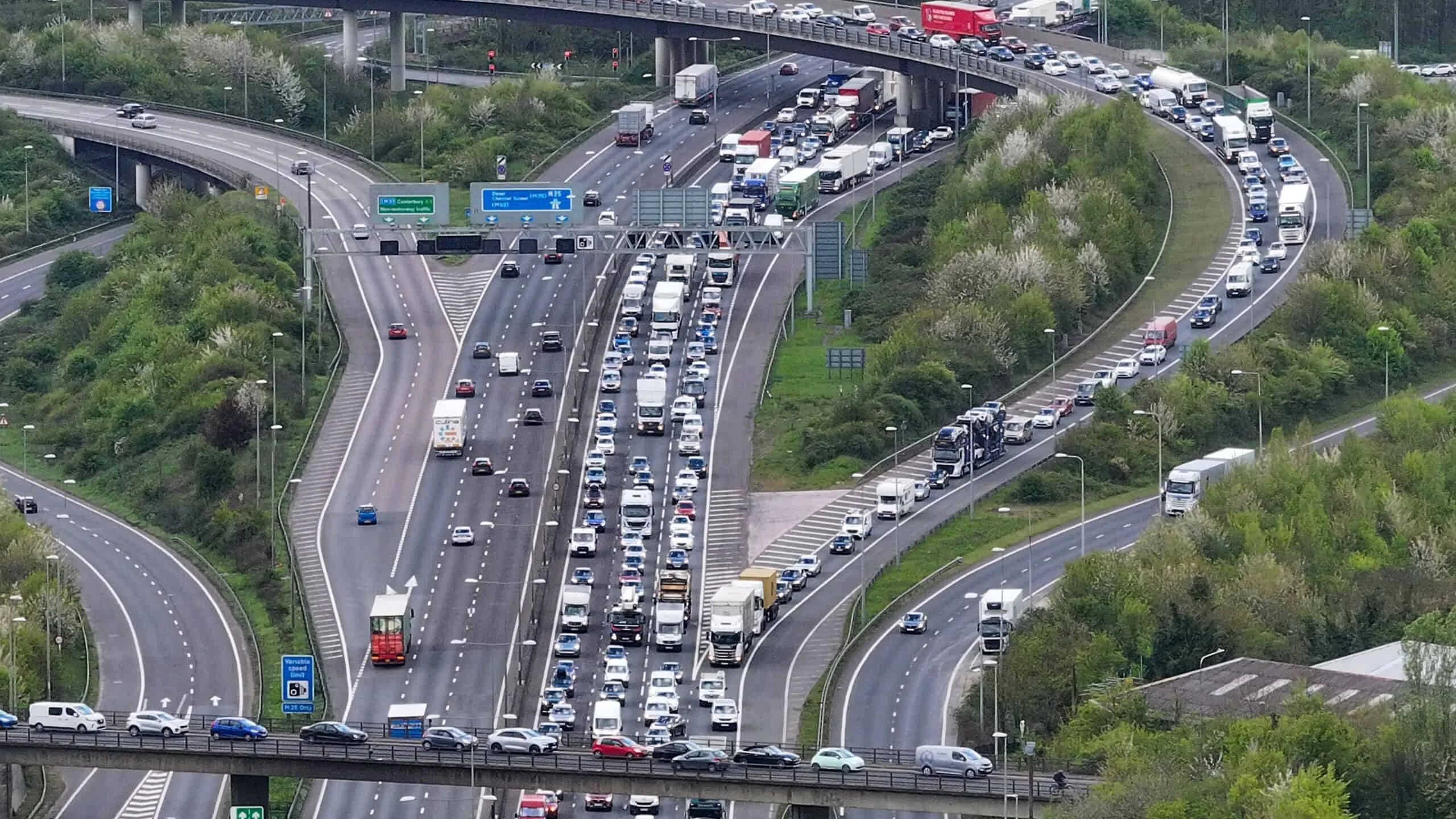 M25 Crash Creates 11-Mile Tailbacks in Surrey Amid Easter Bank Holiday Traffic Chaos