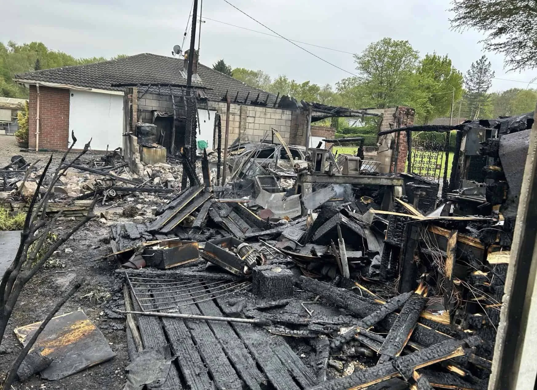 Candle-Making Blaze in Brentwood Garage Destroys Cars and Buildings – Firefighters Praise Quick Response